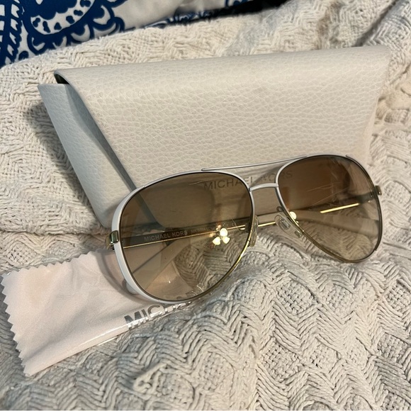 Michael Kors MK5004 Chelsea Sunglasses White & Tan Lenses w/ Case Gold Frame - Picture 12 of 13